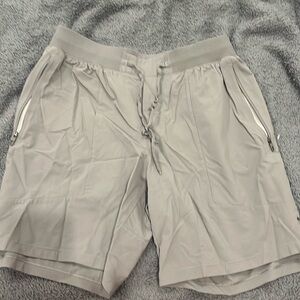 Lululemon Mens Small, 7”